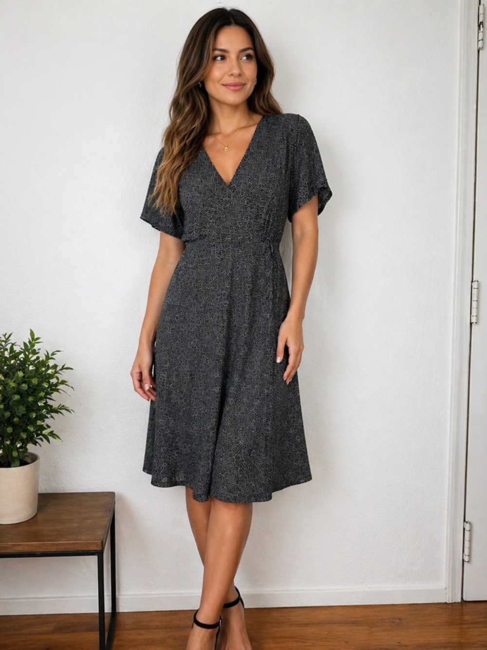 Women's V-Neck Short Sleeve Midi Dress in Charcoal